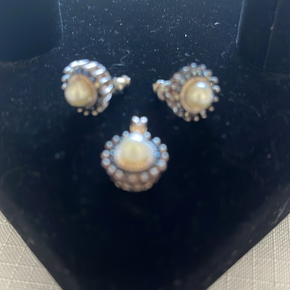 Pearl & Sapphire Blue Crystal Pendant & Earrings Set - Picture 8 of 8